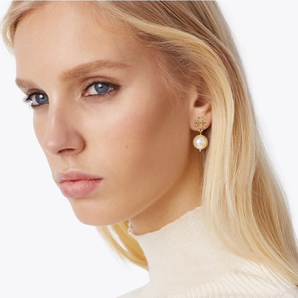 〰 TB | NEW! Tory Burch Logo Pearl Drop Earrings - Picture 2 of 2